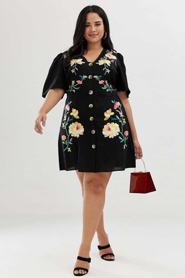 Tenue de mariage : Robe noire brodée grande taille ASOS